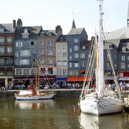 Near Honfleur With Heated Pool *